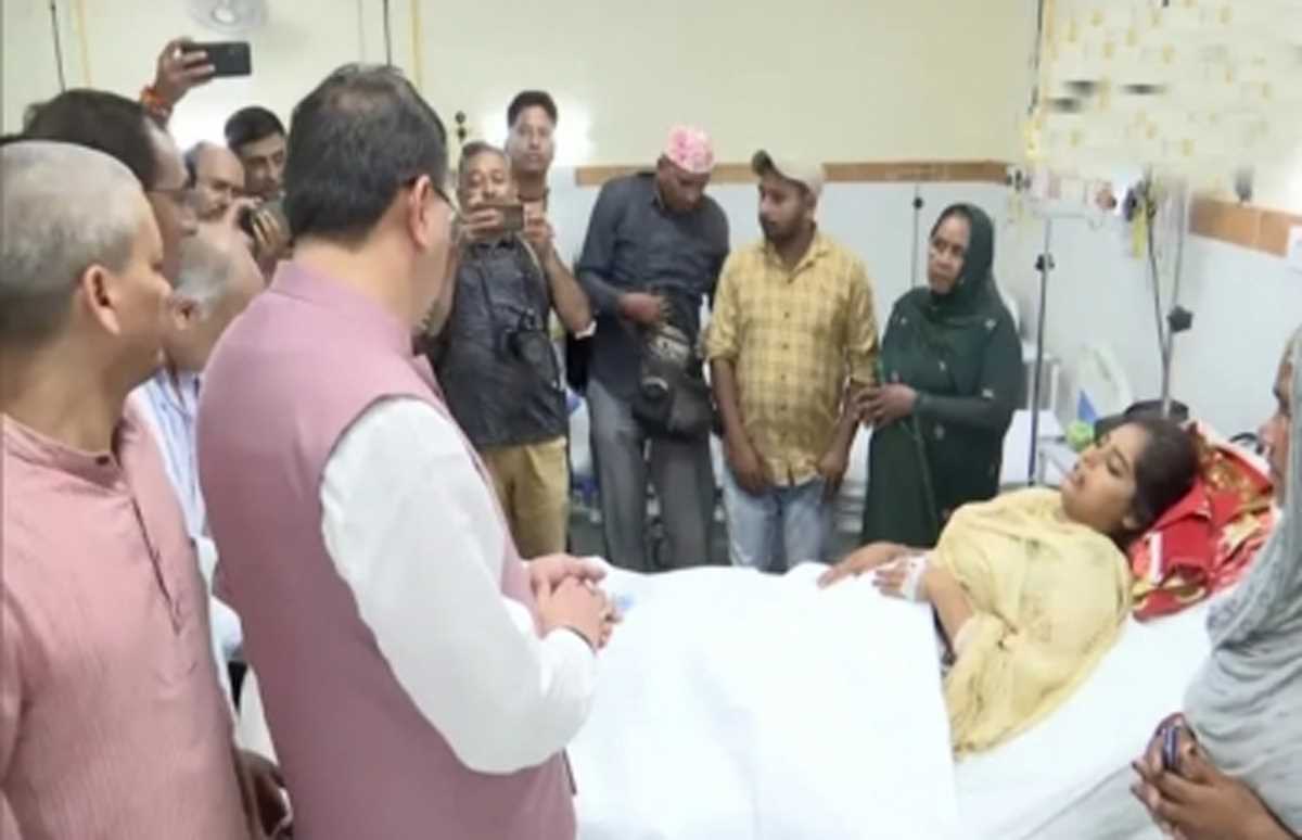 सितारगंज सड़क हादसे के घायलों से मिले मुख्यमंत्री धामी, कहा- होगी मजिस्ट्रियल जांच